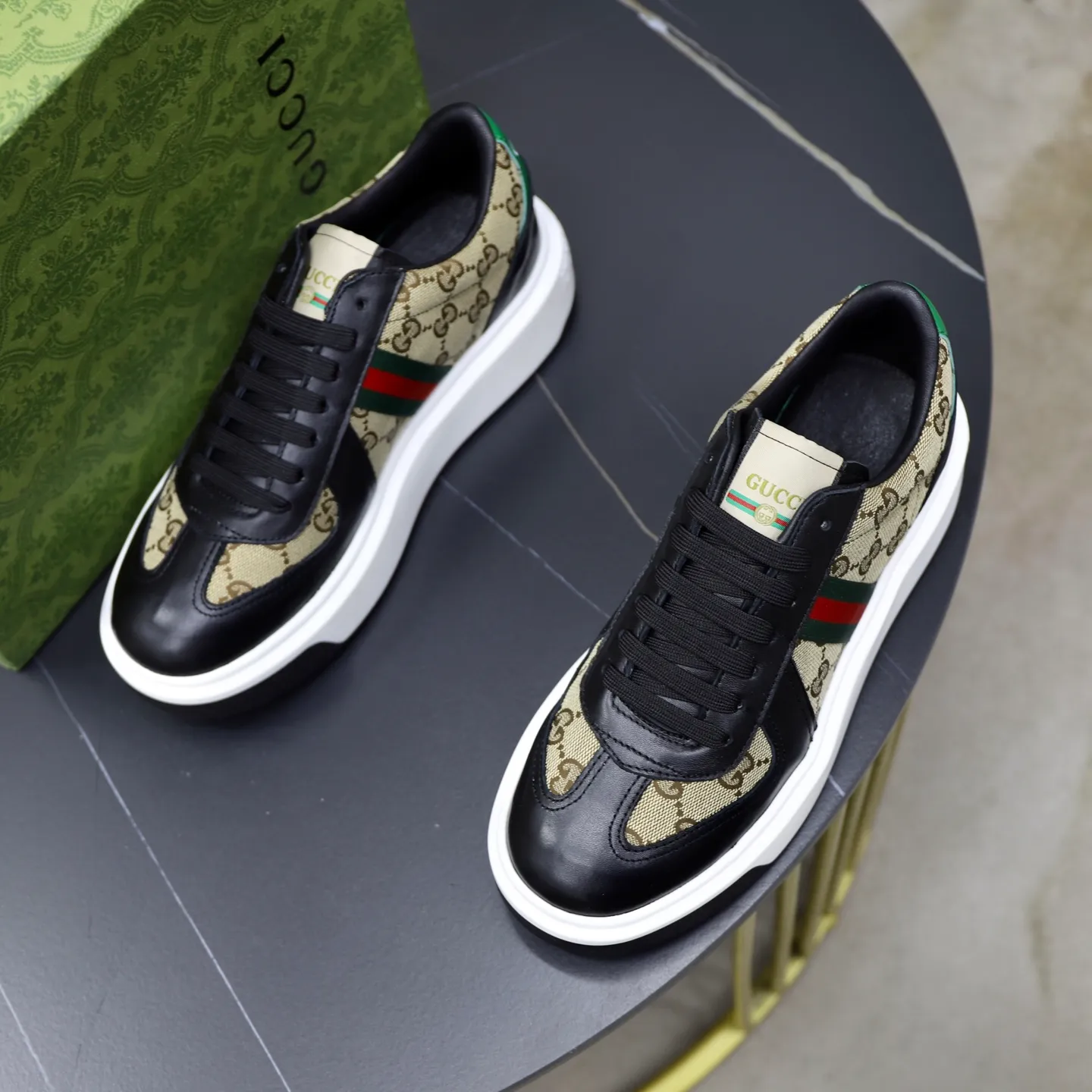 Ex-factory price: 462💰🙅‍♂️🙅‍♂️🙅‍♂️ Brand: GUCCI Standard code: 38-44 (45 customized) Grade: Same as the official website Material: Original material splicing Comfortable and breathable lining Lightweight and wear-resistant sports outsole Style category: Men's fashionable casual shoes Running sneakers Distinguished luxury brand elements Top luxury Color: actual picture color